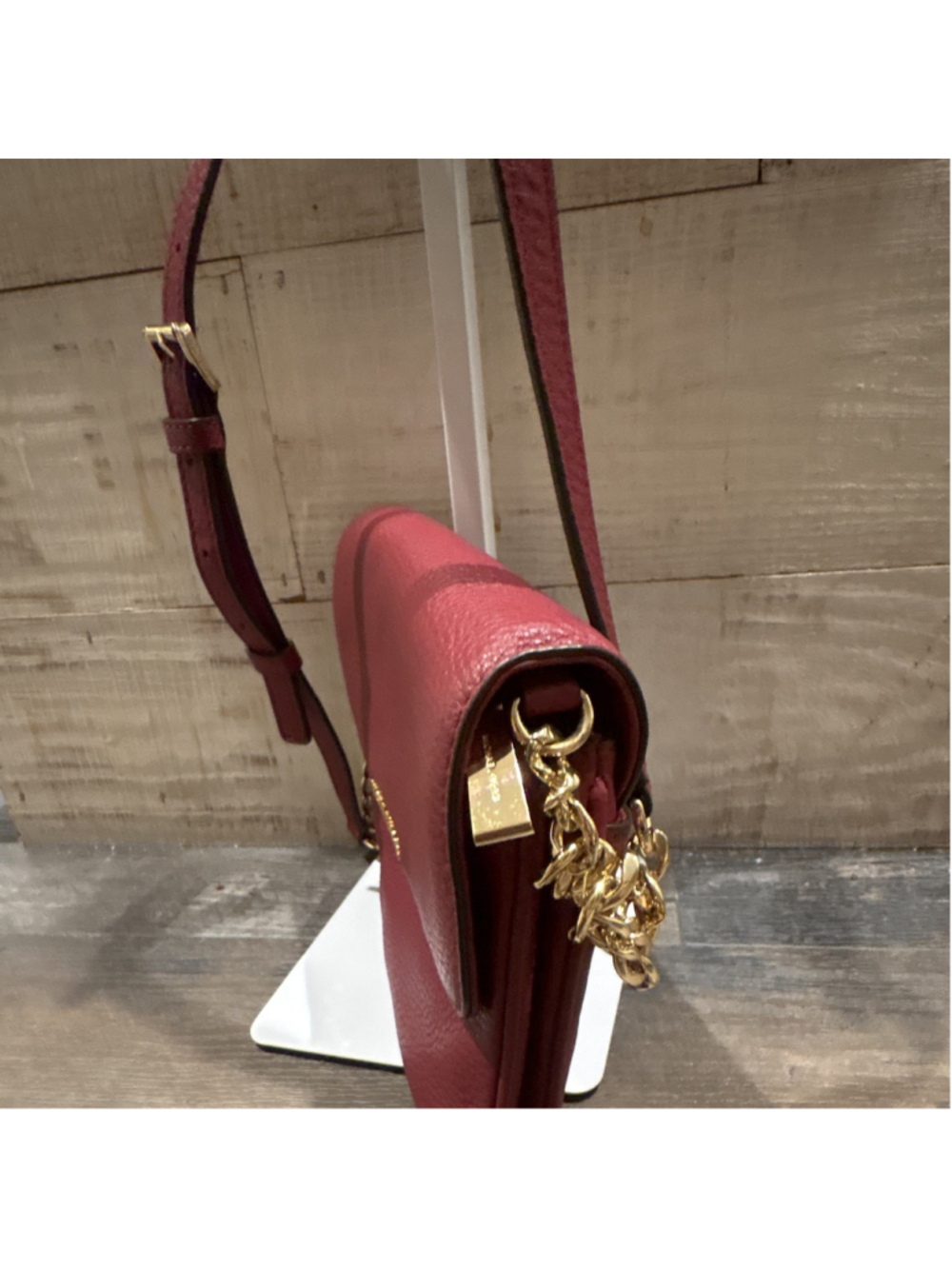 Michael Kors Red Pebbled Crossbody Bag Gold Hardware Magnetic Flap Chain Strap - Picture 4 of 8